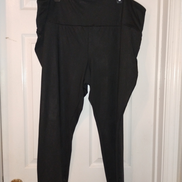 Terra & Sky Women's Black Leggings WAIST 21" RISE 10" LENGTH 27" - Picture 3 of 3